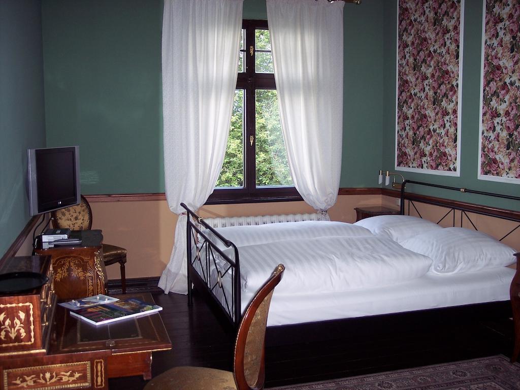 Hotel Gutshaus Kubbelkow Bergen Auf Rugen Habitación foto